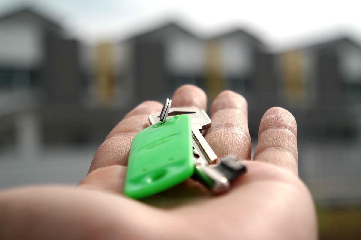 Contrato de alquiler de vivienda: qué cláusulas incluir